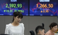 卸任CEO后 小孙再现东方甄选直播间